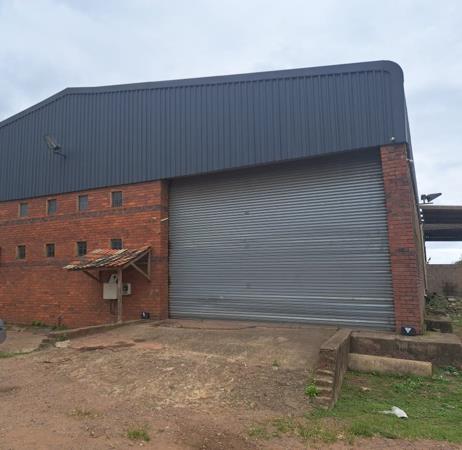 1 400  m² Commercial space