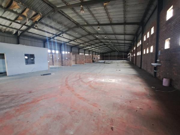 1 400  m² Commercial space