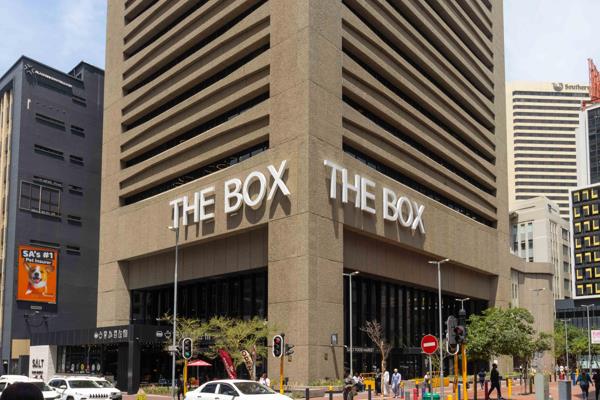 680  m² Commercial space