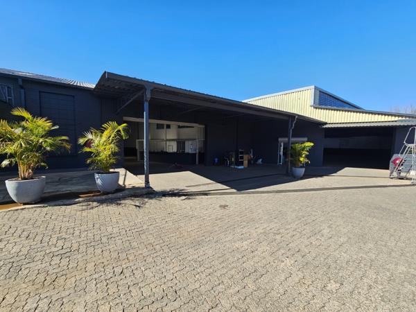 1 600  m² Industrial space