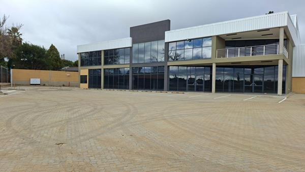 1 598  m² Retail Space