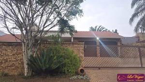 Duet in Moreleta Park