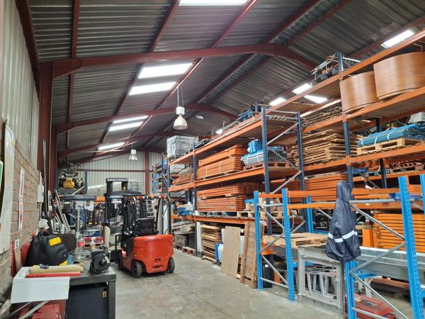 374  m² Industrial space