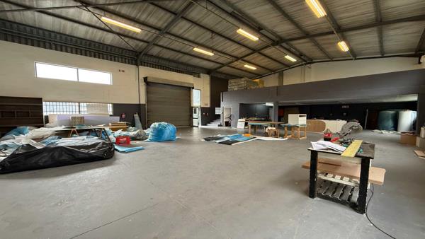 329  m² Commercial space