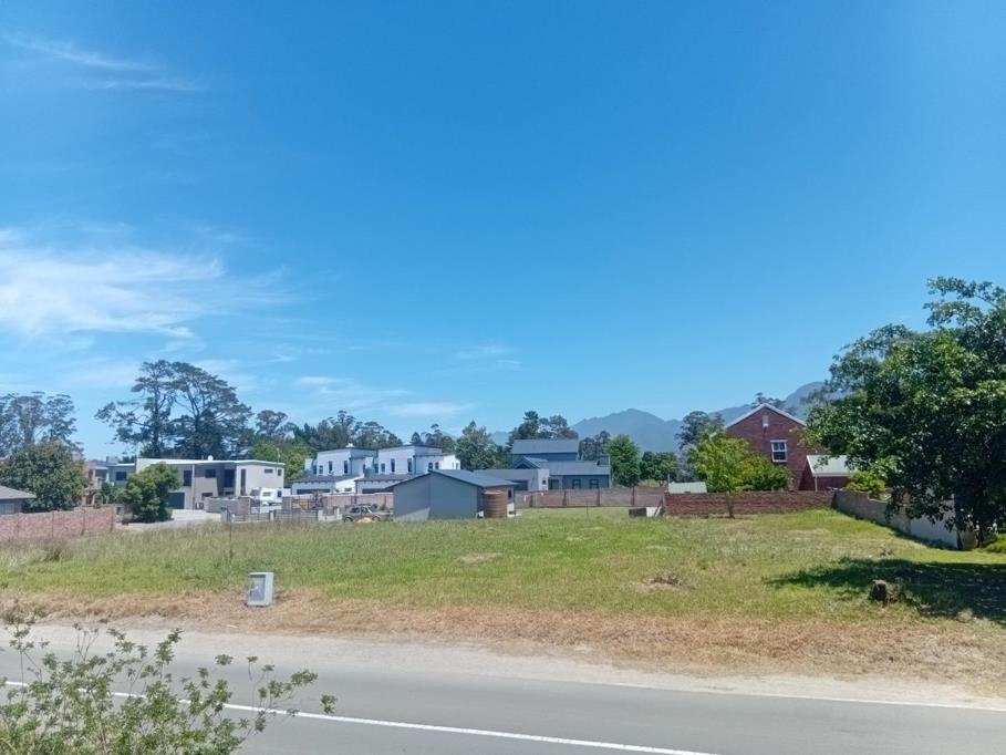 728 m² Land