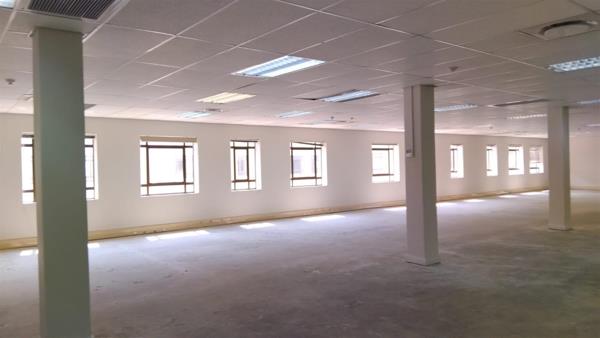 1 800  m² Office Space