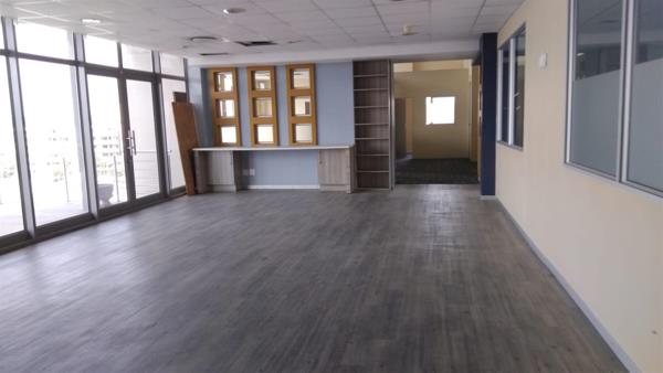 643  m² Office Space