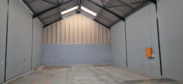 283  m² Industrial space