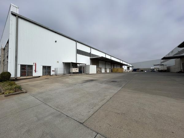 1 140  m² Industrial space