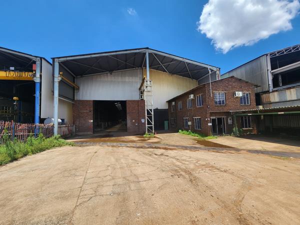 2 400  m² Industrial space