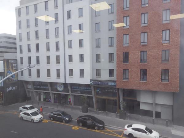 2 480  m² Commercial space
