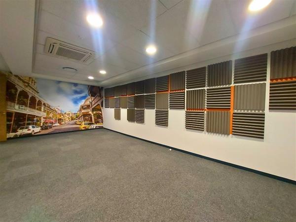 888  m² Office Space