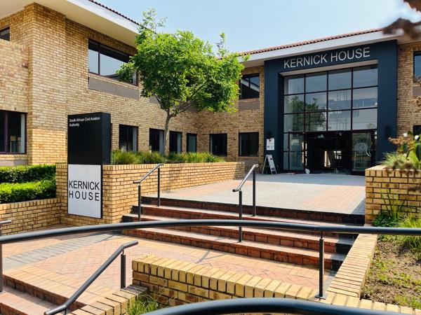 799  m² Commercial space