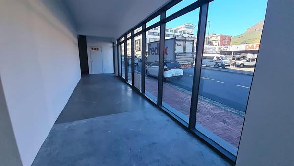 496  m² Retail Space