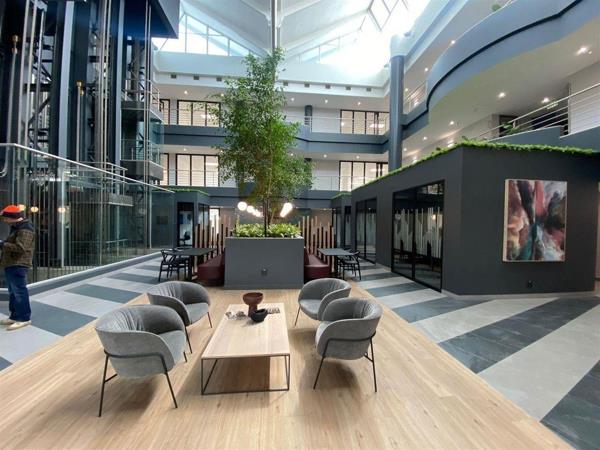 674  m² Office Space