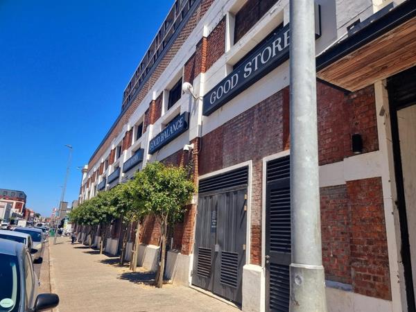 1 500  m² Retail Space