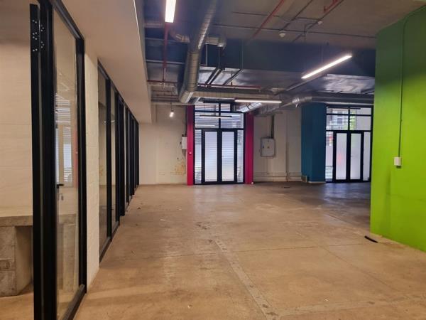 300  m² Retail Space