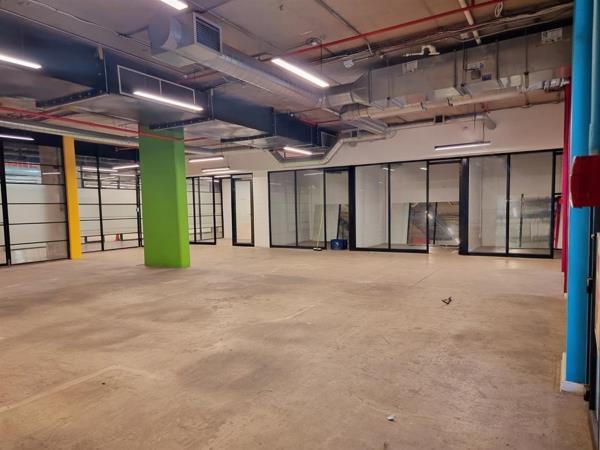 300  m² Retail Space