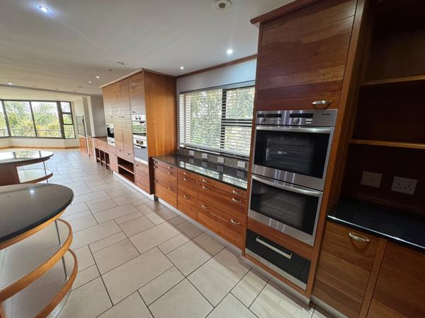 6 Bedroom HouseWoodhill - View 6