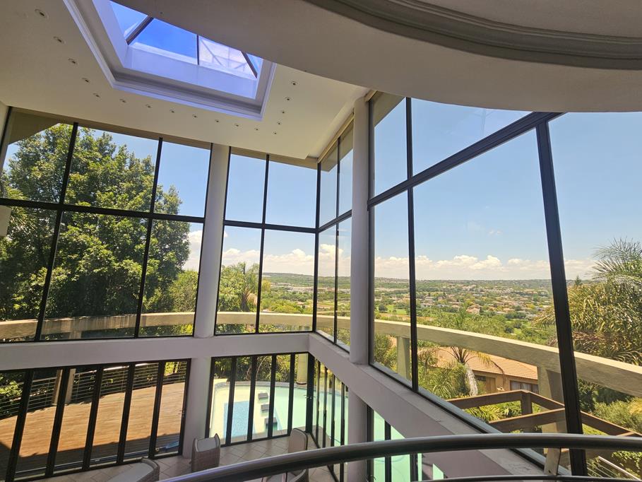 6 Bedroom HouseWoodhill - View 2