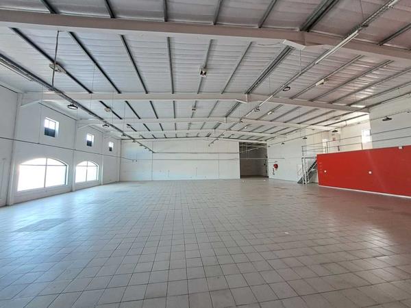 868  m² Retail Space