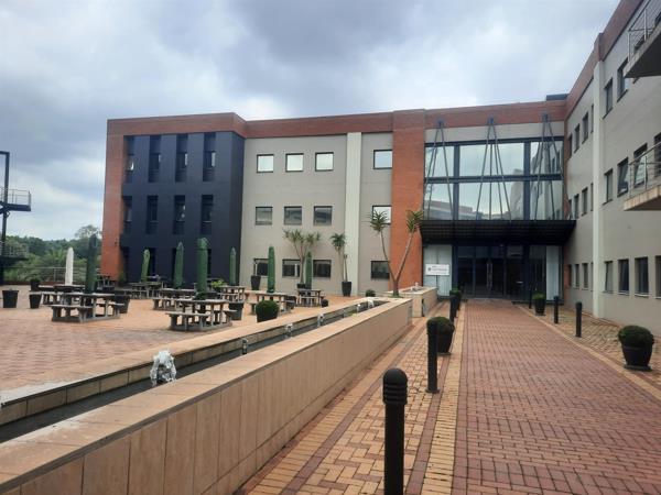 1 324  m² Commercial space