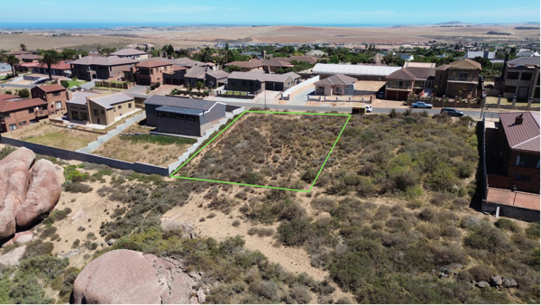 835 m² Land
