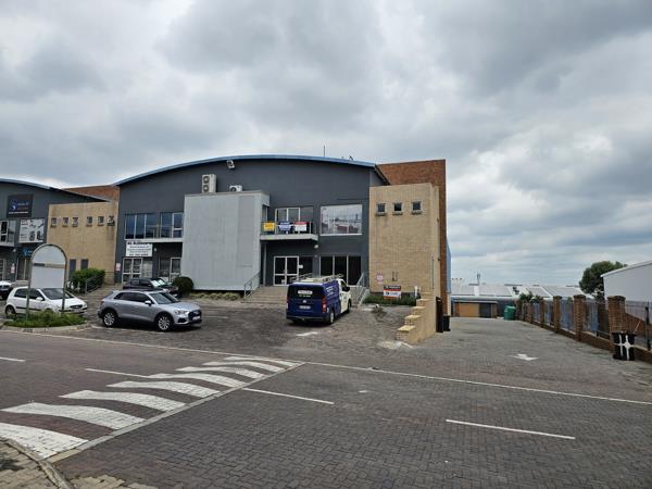 695  m² Industrial space