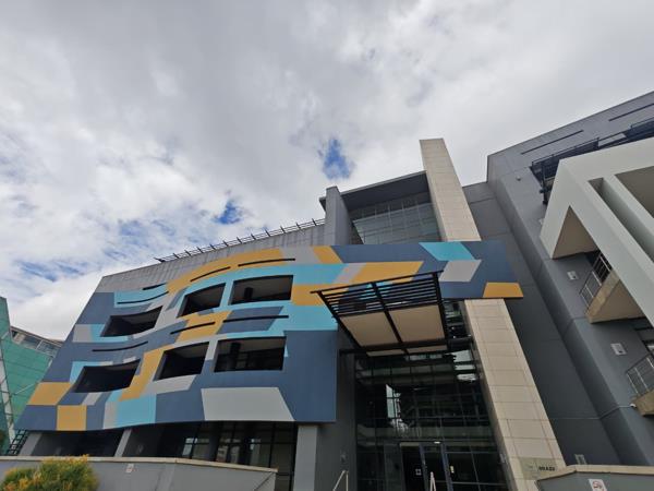 239  m² Commercial space