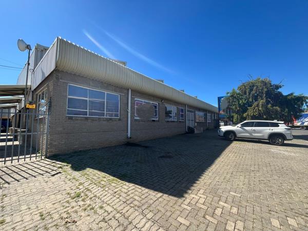 1 100  m² Commercial space