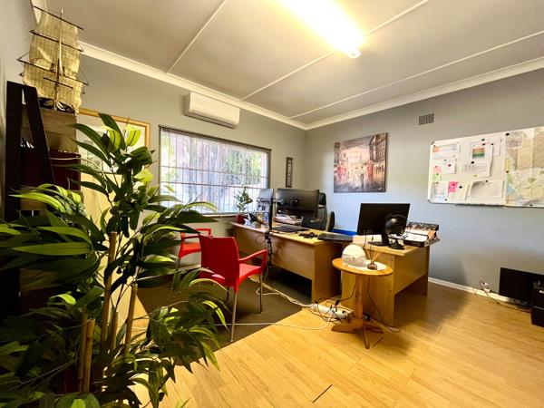 300 m² Office Space