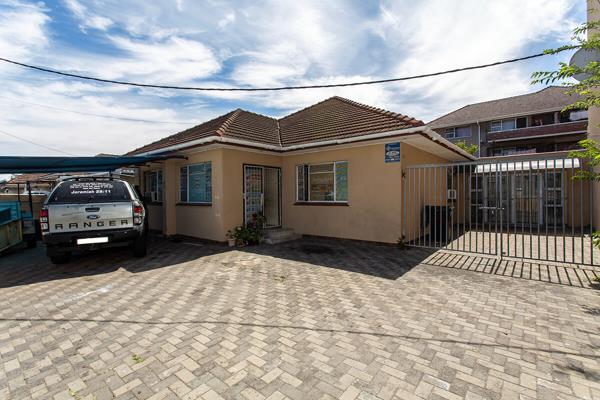 6 Bedroom House