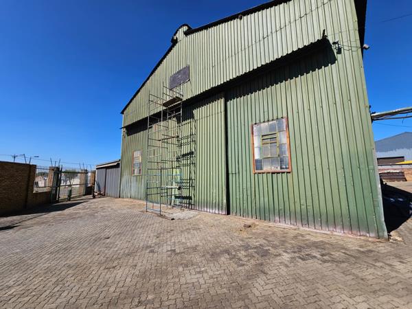 2 100  m² Industrial space