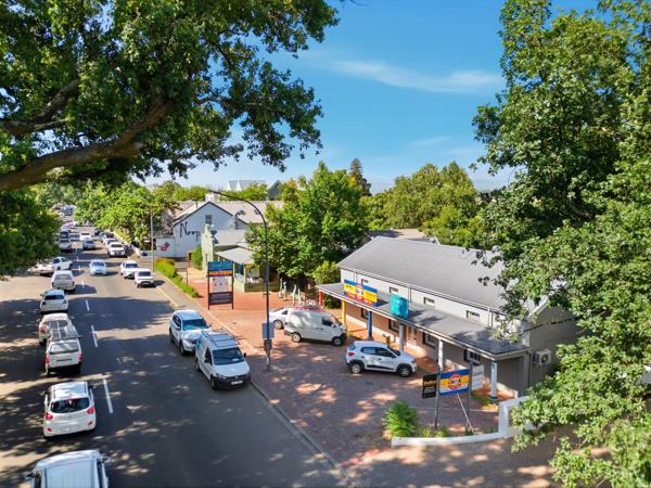 136  m² Commercial space