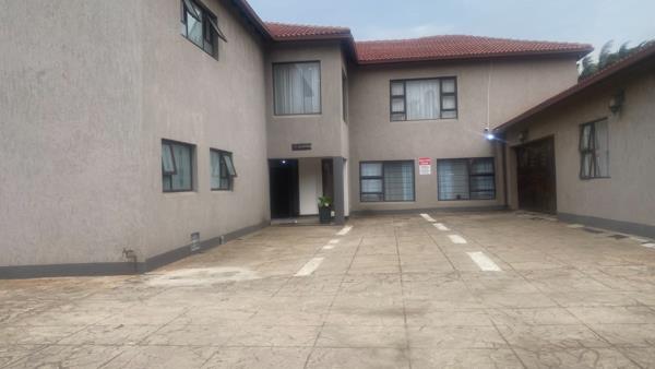 6 Bedroom House