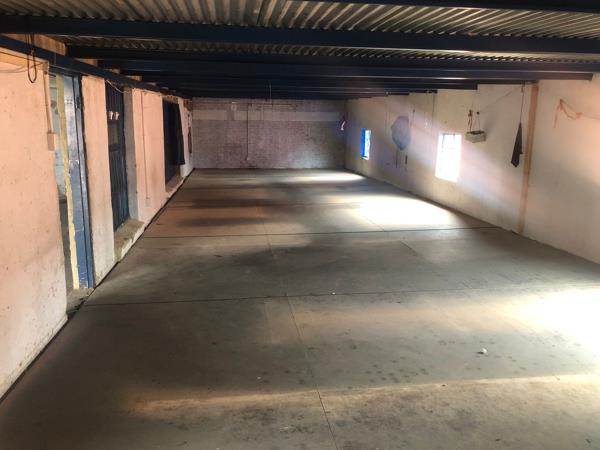 698  m² Commercial space