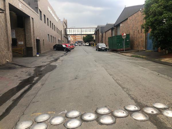 698  m² Commercial space