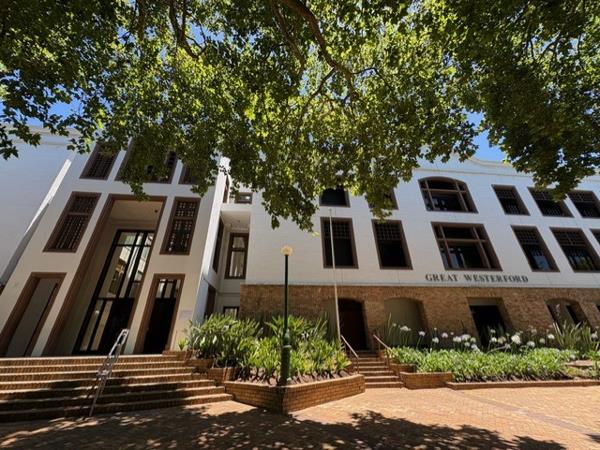 349  m² Commercial space