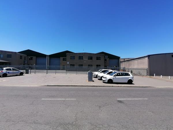 1 200  m² Industrial space