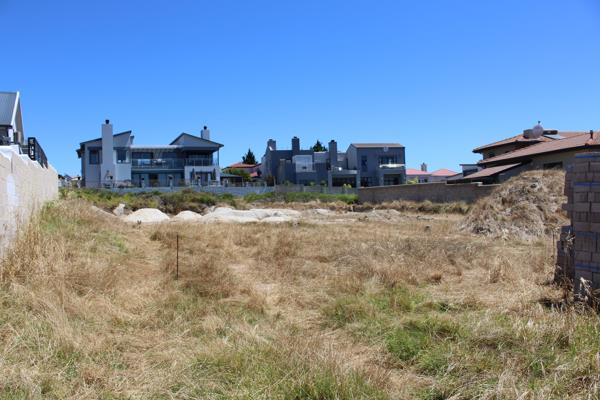 1 013 m² Land