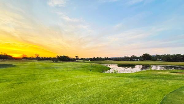 1 140 m² Land