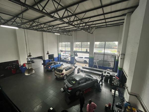 873  m² Commercial space