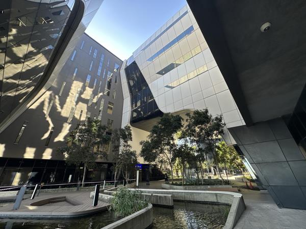 518  m² Commercial space