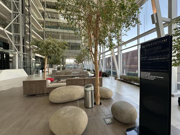 1 977  m² Commercial space