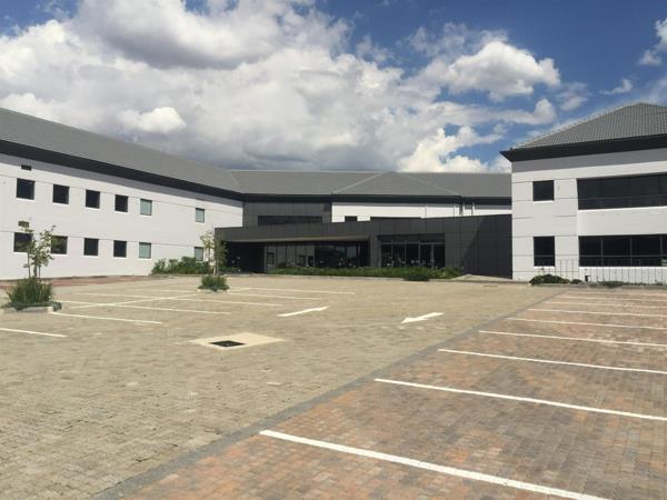 1 767  m² Commercial space