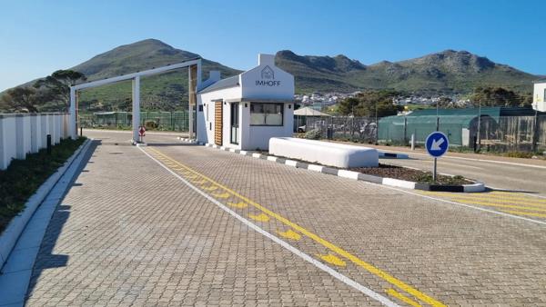 600 m² Land