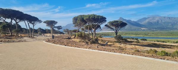 600 m² Land