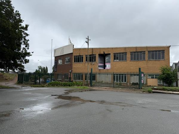 1 400  m² Industrial space