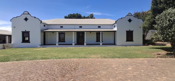 2 100 m² Farm with House