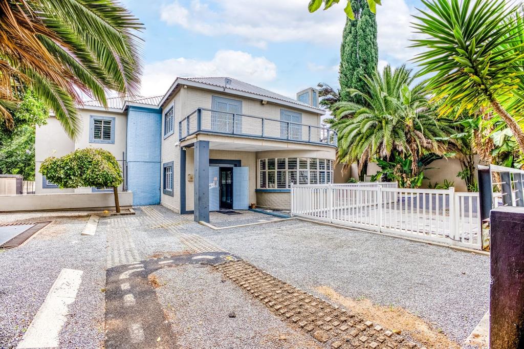 312  m² Commercial space